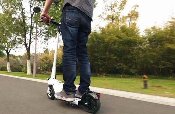 Airwheel vehículos van a hacer su trayecto más seguro y aún más increíble por la noche.